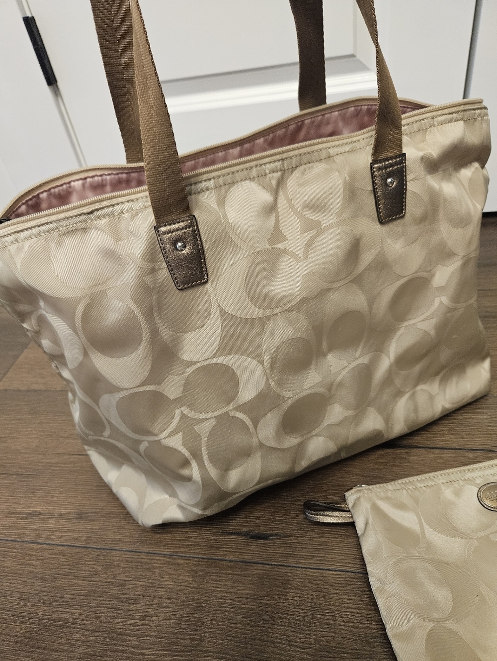 COACH GETAWAY SIGNATURE PATTERN NYLON WEEKENDER + POUCH - Picture 10 of 11